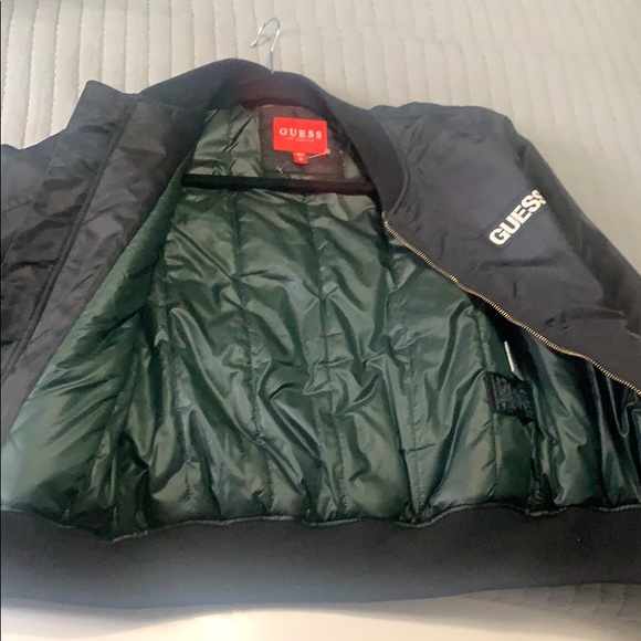 A guess black bomber jacket - Picture 5 of 6